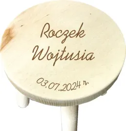 taborecik-krzeselko-drewniane-dla-dziecka-grawer-prezent-na-roczek-imie