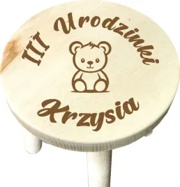 taborecik-krzeselko-drewniane-dla-dziecka-grawer-prezent-na-urodziny-imie