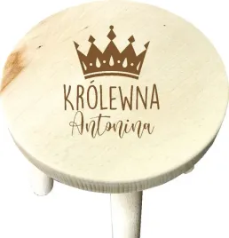taborecik-krzeselko-drewniane-dla-dziecka-z-grawerem-z-imieniem-prezent