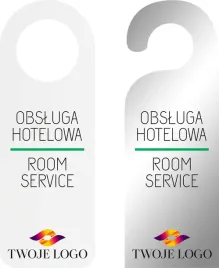 zawieszka-na-drzwi-hotelowa-srebrna-z-nadrukiem-logo-obsluga-hotelowa