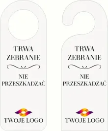 zawieszka-na-drzwi-hotelowa-biala-plexi-trwa-zebranie-z-twoim-logo