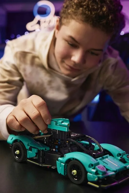 lego-technic-aston-martin-valkyrie