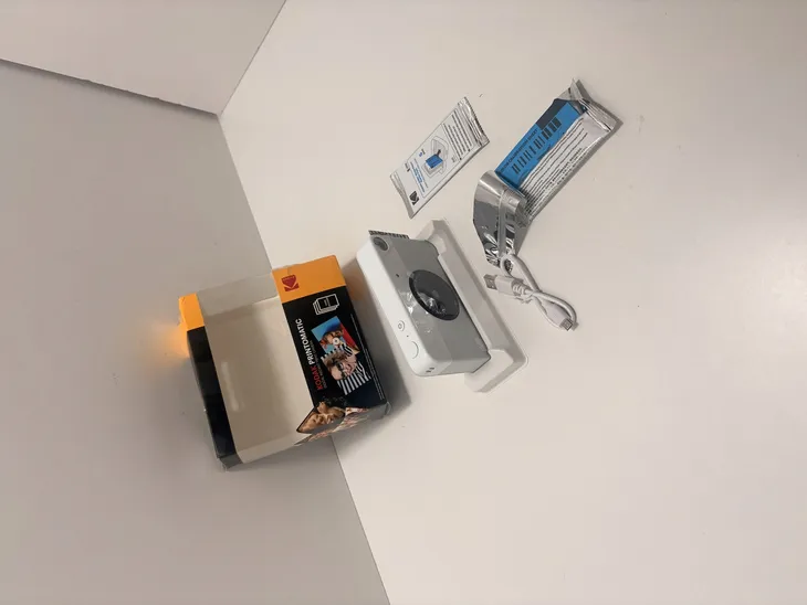 aparat-kodak-printomatic-szary-zasilanie-wbudowane