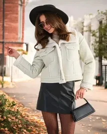 royalfashion-damska-kurtka-eko-skorzana-z-kozuszkiem-w-kolorze-czarnym-wd202319-bezowe-skorzane