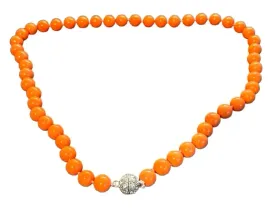 naszyjnik-damski-pomaranczowy-z-koralikow-455-cm-z-ozdobnym-magnetycznym-z