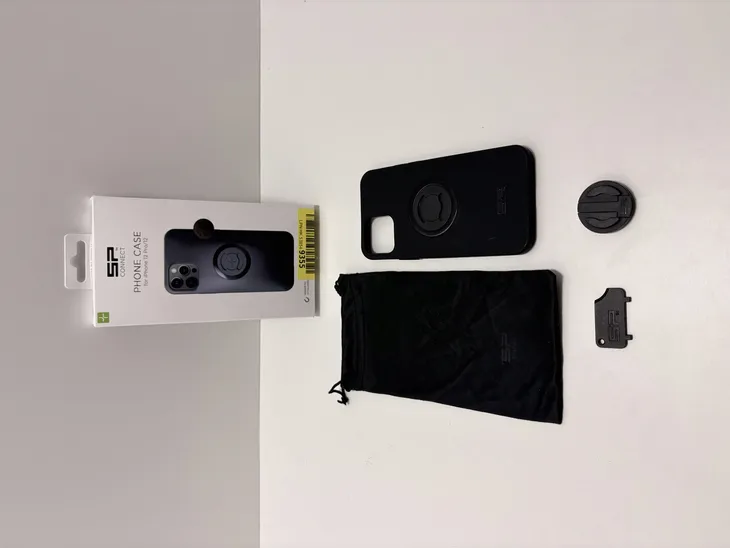 plecki-sp-connect-do-apple-iphone-12-pro-czarny-funkcje-ladowanie-indukcyjne