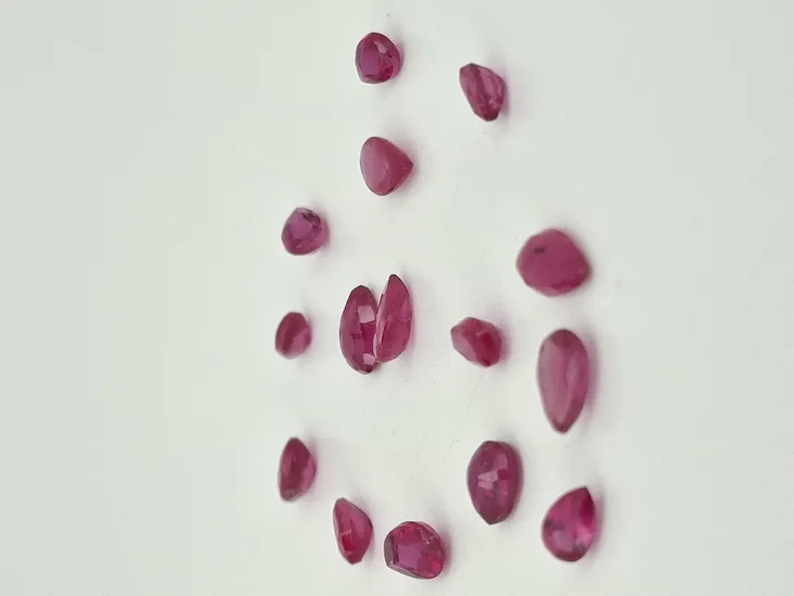 naturalny-rubin-lezka-4-x-5-mm-ksztalt-lezka