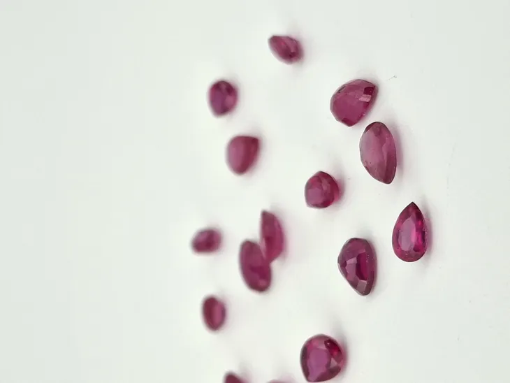 naturalny-rubin-lezka-4-x-5-mm-kolor-dominujacy-czerwony