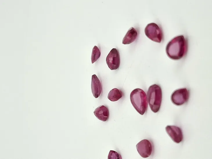 naturalny-rubin-lezka-4-x-5-mm-liczba-sztuk-3-szt