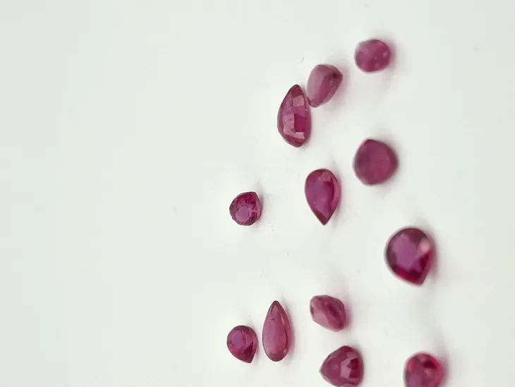 naturalny-rubin-lezka-4-x-5-mm-certyfikat-bez-certyfikatu