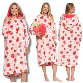 kocobluza-ciepla-duza-bluza-koc-z-rekawami-w-truskawki-2w1-poduszka-moraj