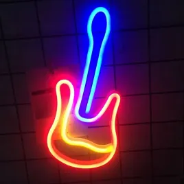 neon-led-baterie-usb-lampka-na-sciane-napis-do-pokoju-gitara-30cm