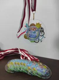 medal-z-plexi-8-cm-z-twoim-wzorem-nadrukiem-uv-personalizowany