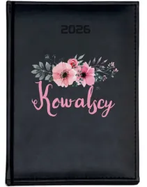stylowy-prezent-z-nazwiskiem-personalizowany-kalendarz-a4-2026-ksiazkowy