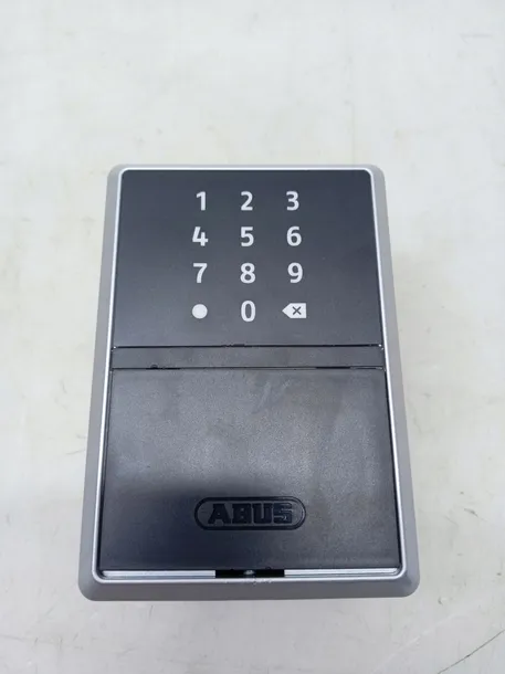 sejf-na-klucze-abus-smart-keygarage-bluetooth-stan-powystawowy