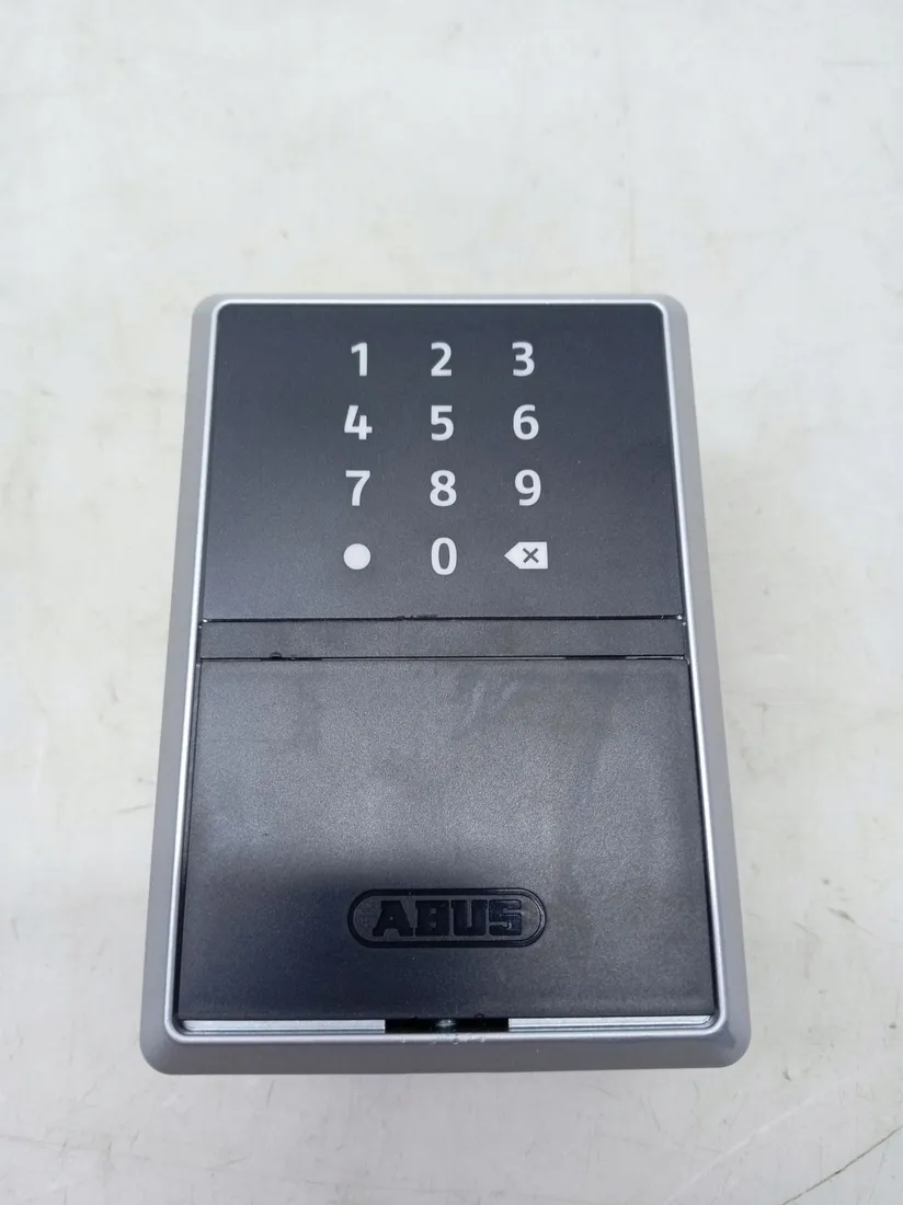 sejf-na-klucze-abus-smart-keygarage-bluetooth-stan-powystawowy