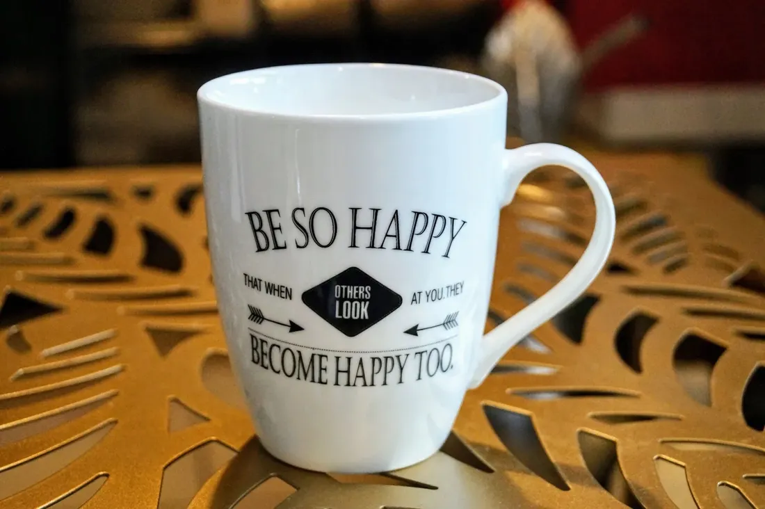 kubek-be-so-happy