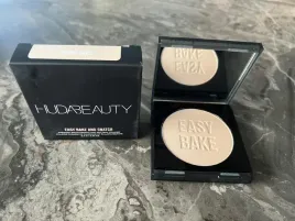 puder-prasowany-huda-beauty-easy-bake-and-snatch-pound-cake-85-g