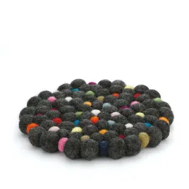 podkladka-pod-gorace-naczynia-sred-21-cm-owcza-welna-czarna