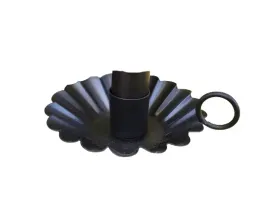 metalowy-swiecznik-czarny-z-raczka