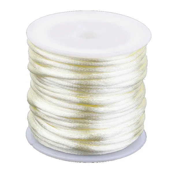 Sznurek Jubilerski Satynowy Nylonowy Błyszczący 1,5mm 15m Szpula Ecru