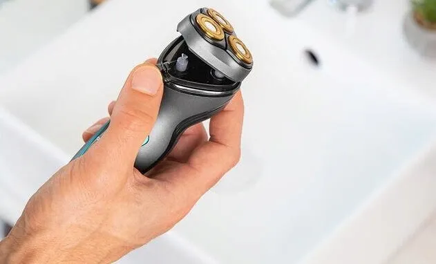 golarka-do-brody-cecotec-precisioncare-titanium-perfectcut-zasilanie-akumulatorowo-sieciowe