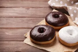 fototapeta-kuchenna-paczki-donuty-deski-395x280