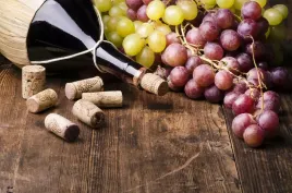 fototapeta-kuchenna-winogrono-wino-korki-395x280