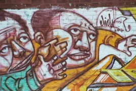 fototapeta-postacie-spray-graffiti-mur-twarze