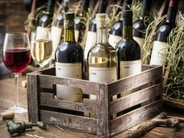 fototapeta-kuchenna-wino-skrzynki-z-winem