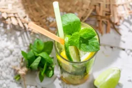 fototapeta-kuchenna-mohito-drink-limonka-mieta