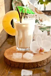 fototapeta-kuchenna-drink-ananas-kwiaty-lod