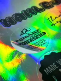 naklejki-samoprzylepne-holograficzne-holo-z-twoim-logo-grafika-50-szt-8-cm
