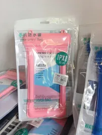 etui-wodoodporne-pokrowiec-na-telefon-basen-plaze