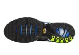 nike-air-max-plus-wzor-dominujacy-logo