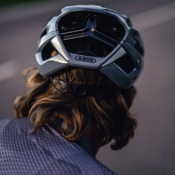 kask-rowerowy-abus-stormchaser-szosowy-rodzaj-uniwersalny