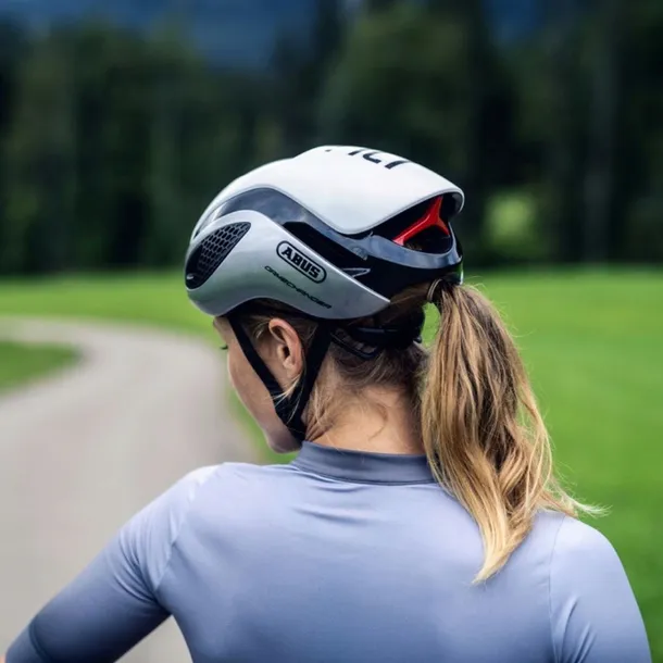 kask-rowerowy-abus-gamechanger-czarny-rodzaj-uniwersalny