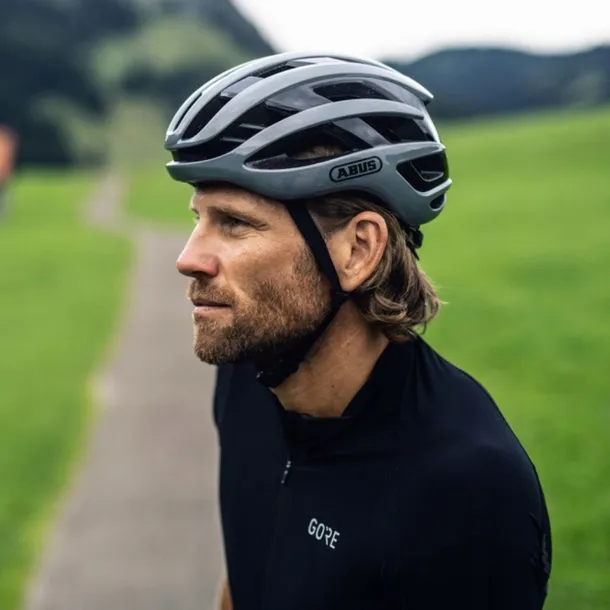 kask-rowerowy-abus-airbreaker-kolor-czarny