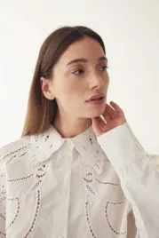 koszula-biala-z-azurowym-haftem-oversize-noella-m