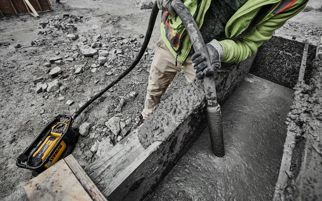 wibrator-akumulatorowy-dewalt-dcps320n-powershift-powerpack