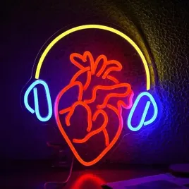 neon-dekoracyjny-serce-z-sluchawkami-lampka-led-do-pokoju-gamingowego