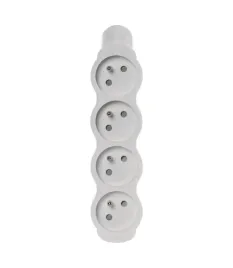 gniazdo-do-przedluzacza-z-uziemieniem-poczworne-4x-biale-p0400n