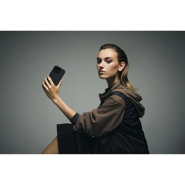 decoded-leather-backcover-iphone-17-black