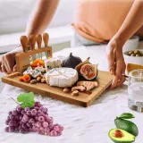 deska-do-serwowania-serow-wedlin-przekasek-przystawek-z-nozami-bambusowa-szerokosc-produktu-28-cm