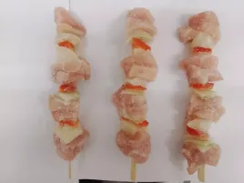 finest-meat-szaszlyk-z-miesa-z-nogi-kurczaka-z-cebula-i-papryka-180g-072kg