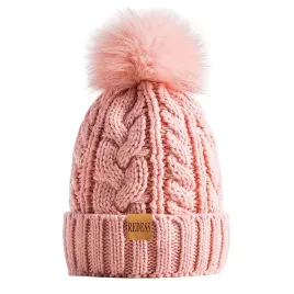 damska-czapka-zimowa-beanie-ciepla-podszewka-stylowa-polarowa-rozowa
