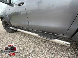 progi-orurowanie-stopnie-boczne-chrom-70mm-toyota-hilux-2021