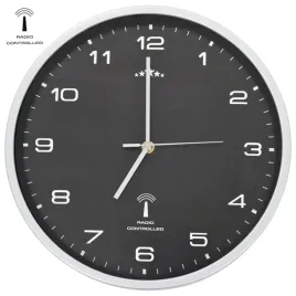 srebrny-zegar-scienny-31-cm-czarna-tarcza-sterowany-radiowo
