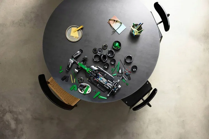 lego-technic-42240-v29-material-plastik