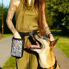 shit-happens-dog-mala-kieszen-do-saszety-zebra-wymienny-organizer